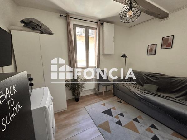 Location Studio meublé 12.68 m² - 18 rue Robert Nimes 30000