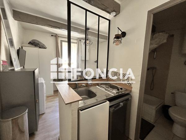 Location Studio meublé 12.68 m² - 18 rue Robert Nimes 30000