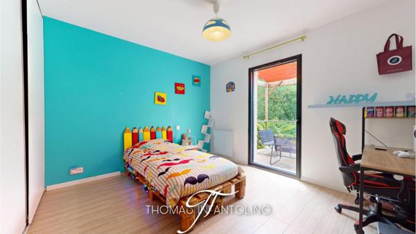 EN EXCLUSIVITE - PLAIN PIED - 3 CHAMBRES - SOUS SOL - PISCINE