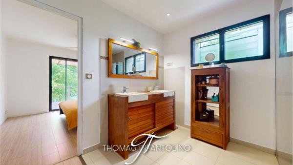 EN EXCLUSIVITE - PLAIN PIED - 3 CHAMBRES - SOUS SOL - PISCINE