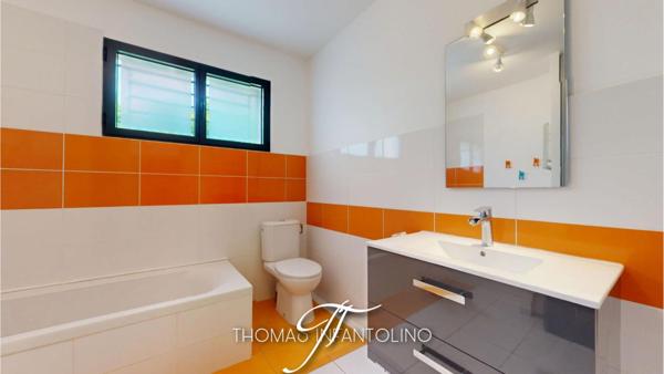 EN EXCLUSIVITE - PLAIN PIED - 3 CHAMBRES - SOUS SOL - PISCINE