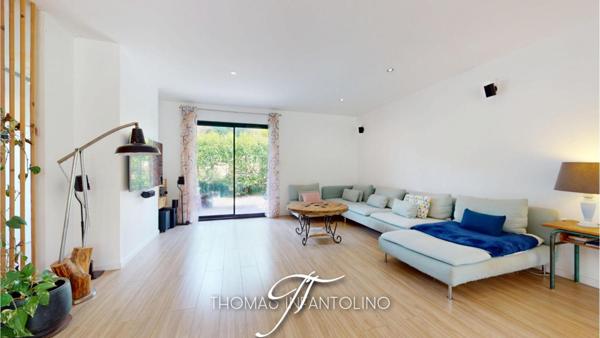 EN EXCLUSIVITE - PLAIN PIED - 3 CHAMBRES - SOUS SOL - PISCINE