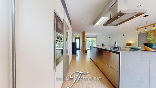 EN EXCLUSIVITE - PLAIN PIED - 3 CHAMBRES - SOUS SOL - PISCINE