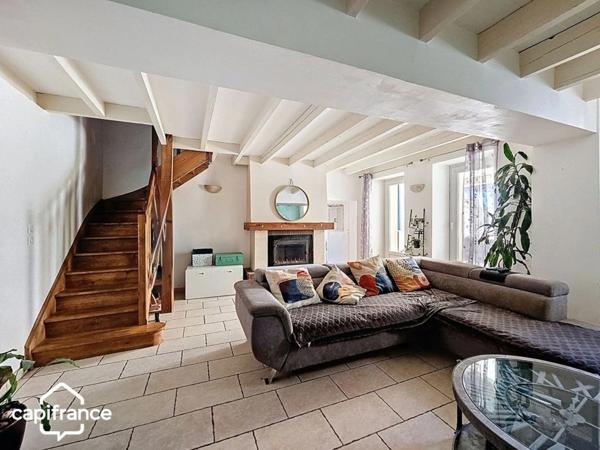 À vendre – Maison en pierre avec jardin, 3 chambres et dépendances – Saint-Jean-de-Thouars (79)