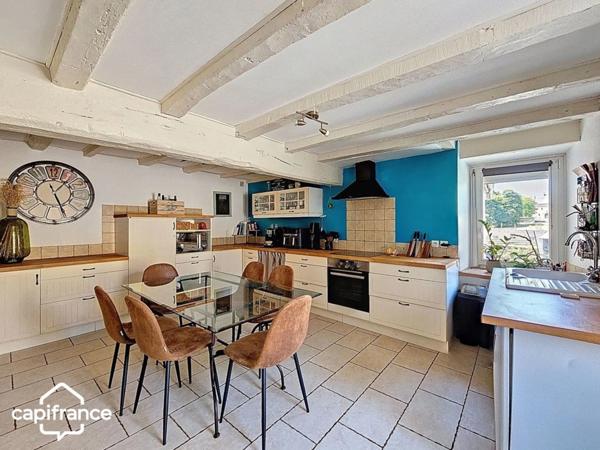 À vendre – Maison en pierre avec jardin, 3 chambres et dépendances – Saint-Jean-de-Thouars (79)