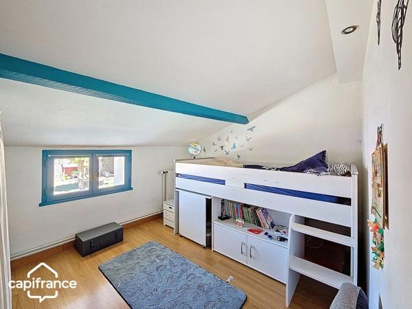 À vendre – Maison en pierre avec jardin, 3 chambres et dépendances – Saint-Jean-de-Thouars (79)