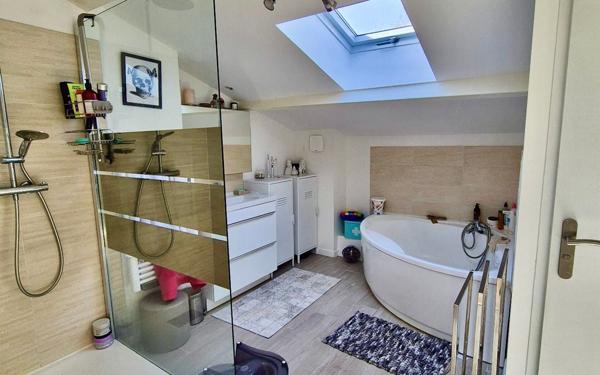 Maison à vendre    5 pièces • 213,42 m2 Seilh