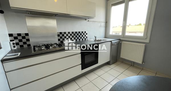 Location Appartement 4 pièces 84 m² - Sainte-colombe 69560