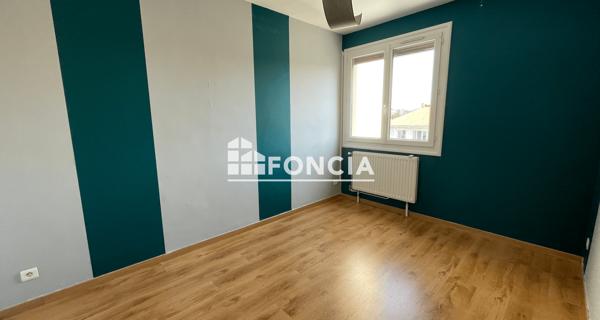Location Appartement 4 pièces 84 m² - Sainte-colombe 69560