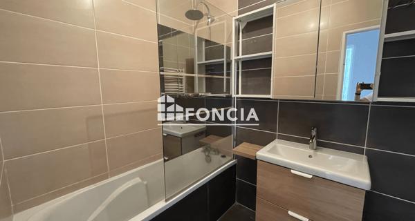 Location Appartement 4 pièces 84 m² - Sainte-colombe 69560