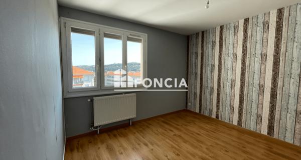 Location Appartement 4 pièces 84 m² - Sainte-colombe 69560