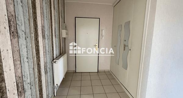 Location Appartement 4 pièces 84 m² - Sainte-colombe 69560