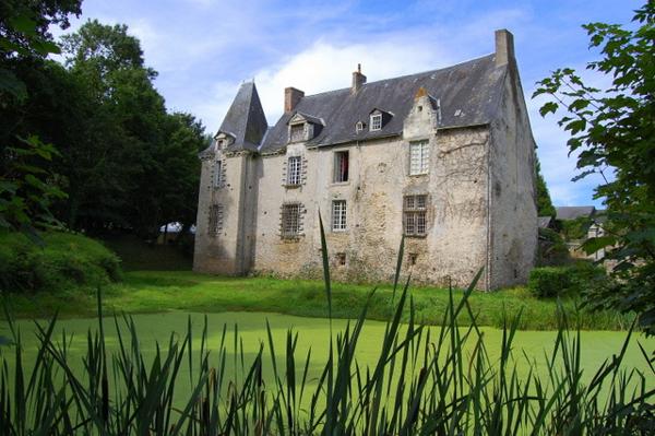 MANOIR CLASSÉ MONUMENT HISTORIQUE – LAVAL (53)