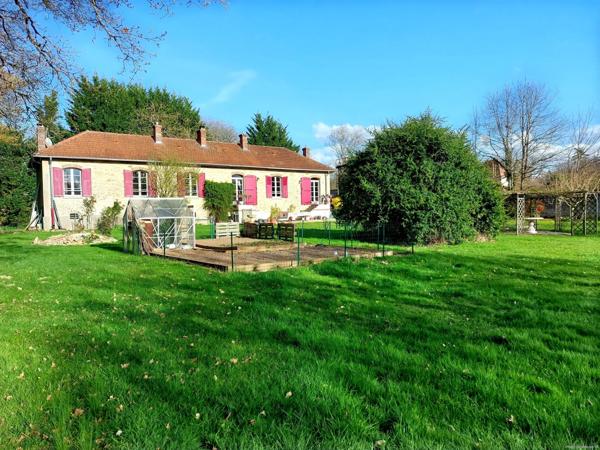 77, Montereau, maison en pierre , très bon état sur environ 1hectare