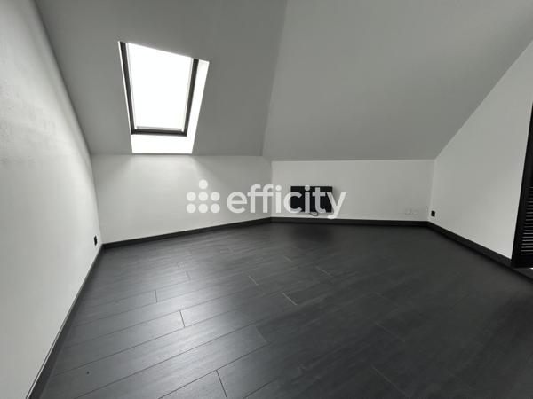 Maison
         4 pièces
        - 112 m² 241 000 € *