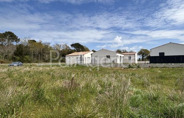 Terrain constructible 428 m2 Environnement calme et boisé