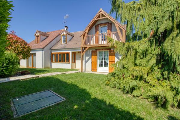 Magnifique pavillon bâti sur sous-sol total à 13 min à pieds du centre 578 000 €