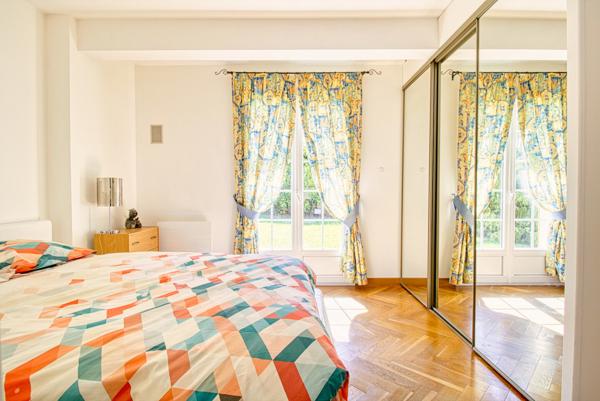 Magnifique pavillon bâti sur sous-sol total à 13 min à pieds du centre 578 000 €