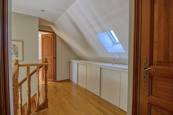 Magnifique pavillon bâti sur sous-sol total à 13 min à pieds du centre 578 000 €