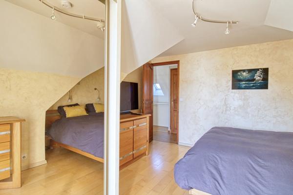 Magnifique pavillon bâti sur sous-sol total à 13 min à pieds du centre 578 000 €