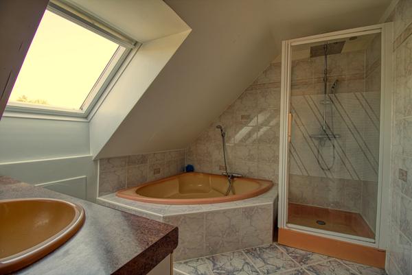 Magnifique pavillon bâti sur sous-sol total à 13 min à pieds du centre 578 000 €