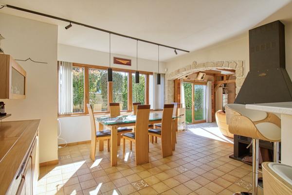 Magnifique pavillon bâti sur sous-sol total à 13 min à pieds du centre 578 000 €