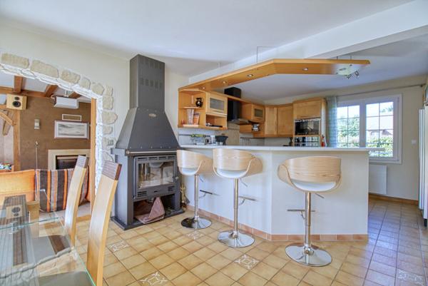 Magnifique pavillon bâti sur sous-sol total à 13 min à pieds du centre 578 000 €