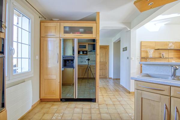 Magnifique pavillon bâti sur sous-sol total à 13 min à pieds du centre 578 000 €