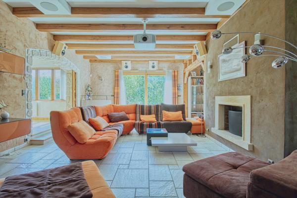 Magnifique pavillon bâti sur sous-sol total à 13 min à pieds du centre 578 000 €