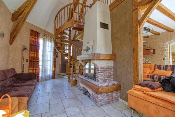 Magnifique pavillon bâti sur sous-sol total à 13 min à pieds du centre 578 000 €