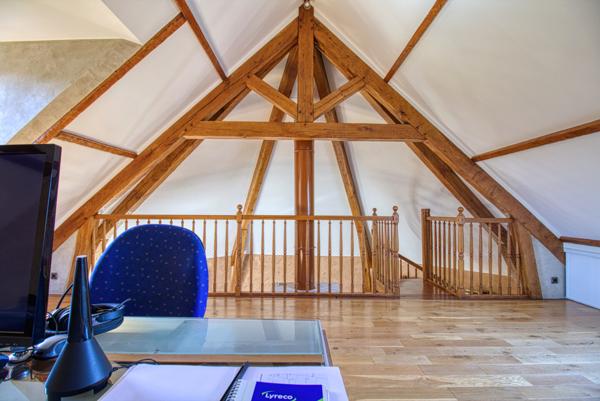 Magnifique pavillon bâti sur sous-sol total à 13 min à pieds du centre 578 000 €