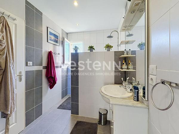 Maison récente 4 pièces avec piscine à vendre à Lavardac