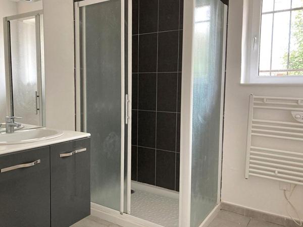 Maison passive (consommation énergétique presque nulle) avec 3 chambres et jardin à Pradines