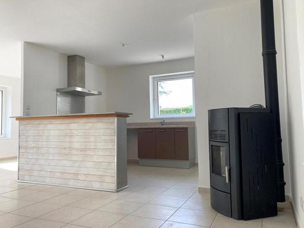 Maison passive (consommation énergétique presque nulle) avec 3 chambres et jardin à Pradines