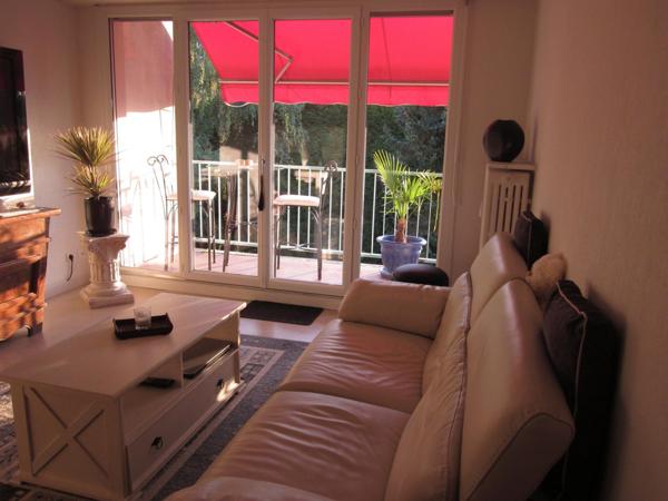 Très bel appartement avec terrasse, cave et garage