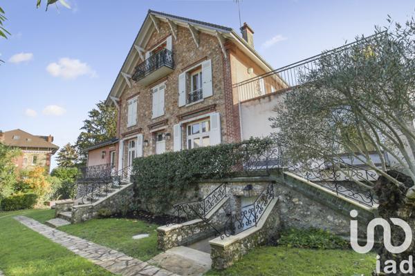 Maison à vendre 18 pièces 237 m² Bougival