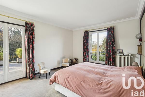 Maison à vendre 18 pièces 237 m² Bougival