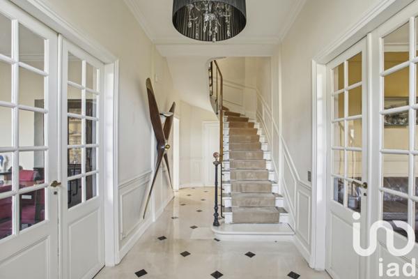 Maison à vendre 18 pièces 237 m² Bougival