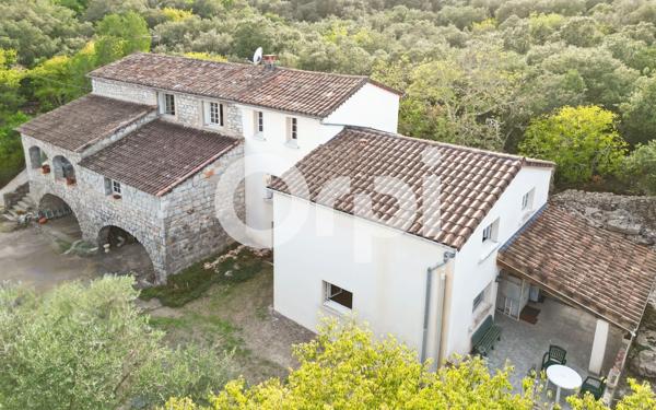 Maison à vendre    7 pièces •  Ruoms