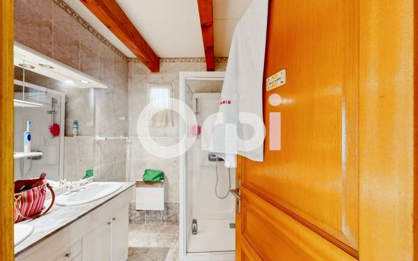 Maison à vendre    7 pièces •  Ruoms