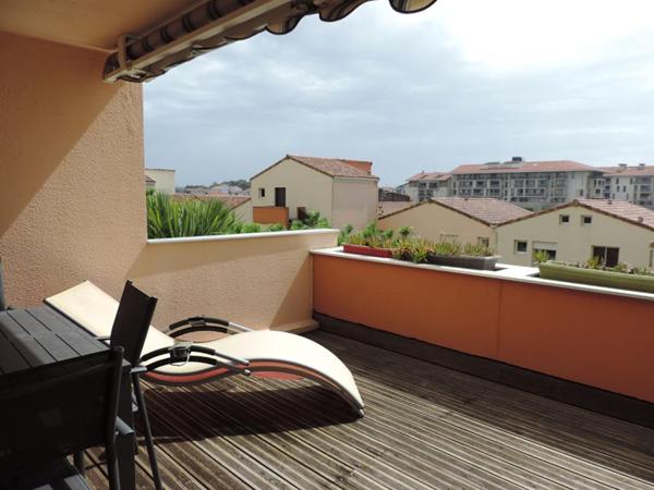 Appartement T1 avec grande terrasse  à 100 m de la plage avec parking