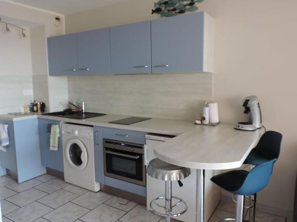 Appartement T1 avec grande terrasse  à 100 m de la plage avec parking