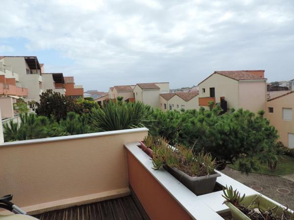 Appartement T1 avec grande terrasse  à 100 m de la plage avec parking