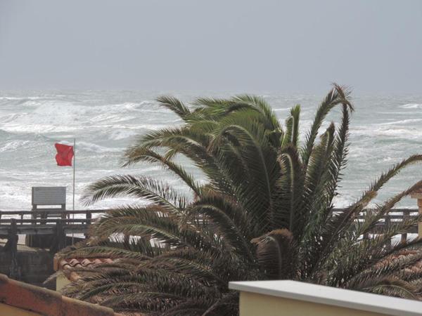 Appartement T1 avec grande terrasse  à 100 m de la plage avec parking