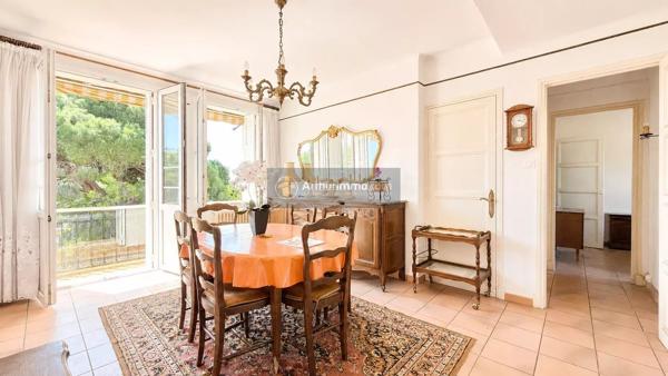 Vente                                                      Appartement
                        
                     3 pièces                      80 m2                     à Fréjus