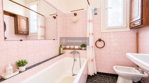 Vente                                                      Appartement
                        
                     3 pièces                      80 m2                     à Fréjus
