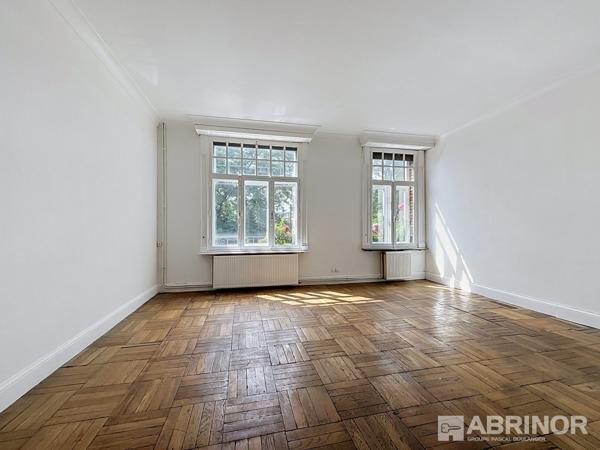 RARE À LILLE – 193.65 m² habitables avec garage et extérieur ! LILLE