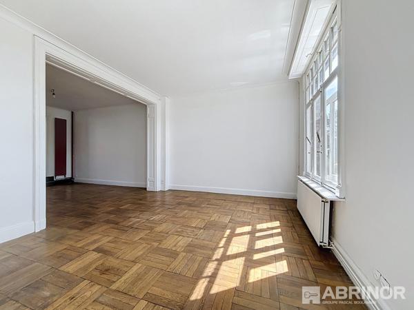 RARE À LILLE – 193.65 m² habitables avec garage et extérieur ! LILLE