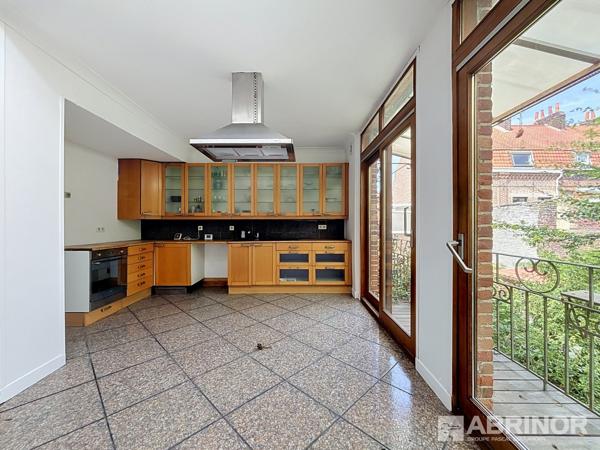 RARE À LILLE – 193.65 m² habitables avec garage et extérieur ! LILLE