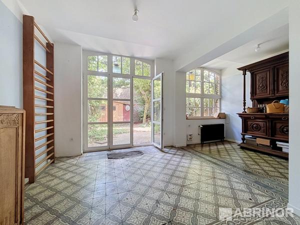 RARE À LILLE – 193.65 m² habitables avec garage et extérieur ! LILLE